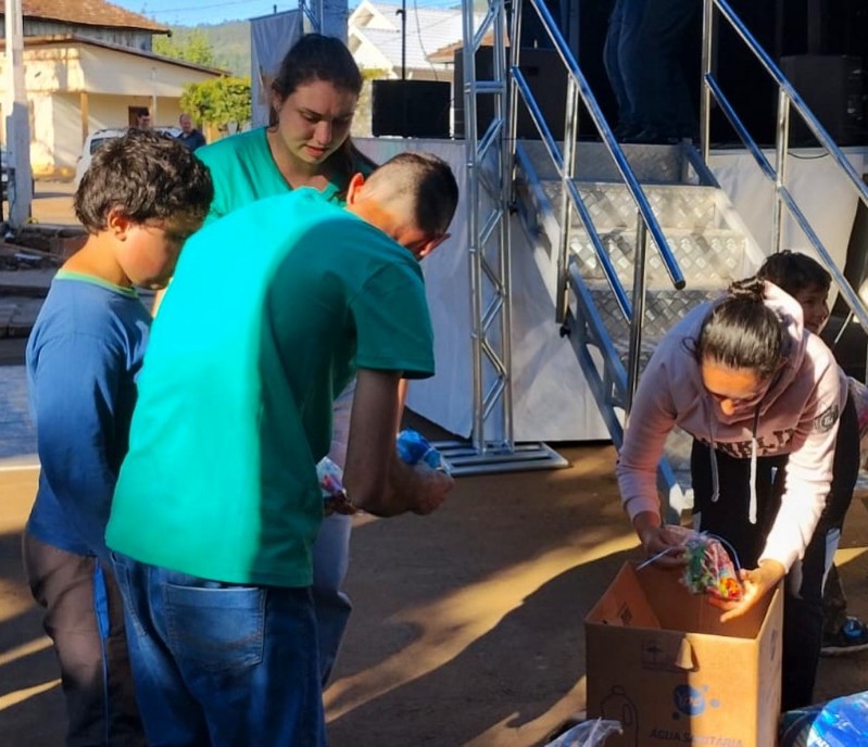 Programação cultural para atingidos por ciclone chega a Roca Sales