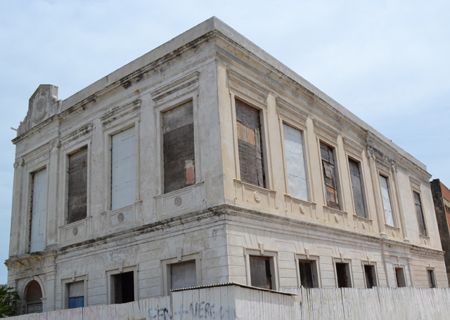 Secretário visita o novo Teatro Municipal de Uruguaiana