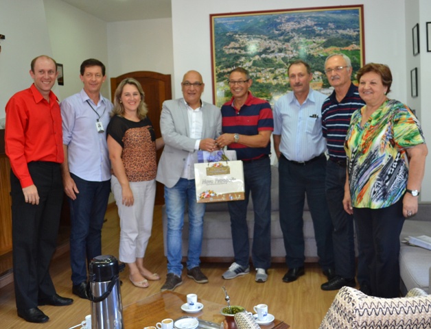 Governador recebeu homenagem do presidente do clube, Neir Madruga