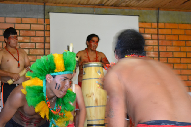 Recepção com danças tradicionais do povo kaigang