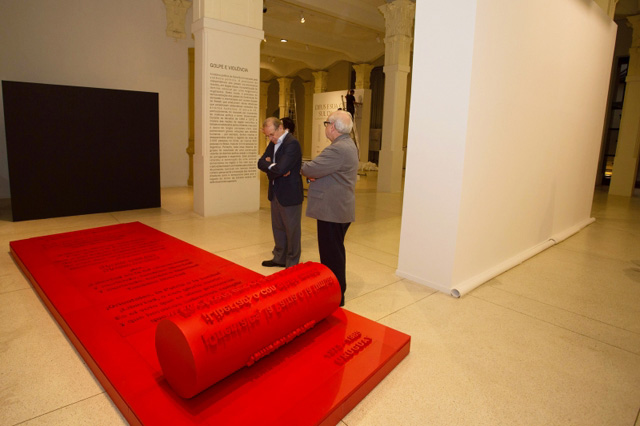 Governador visitou a primeira exposição do Museu dos Direitos Humanos