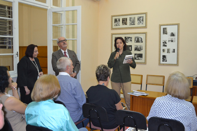Diretora do IEL, Laís Chaffe, apresenta os outros lançamentos