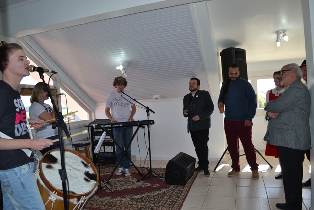 O grupo Som Legal vai ensinar música à comunidade