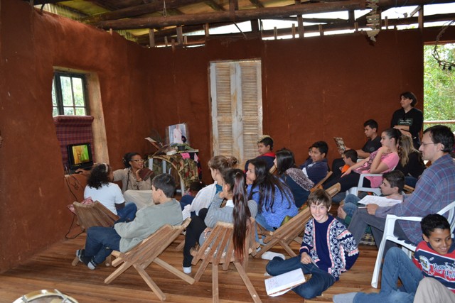 A troca de experiências entre gerações é um dos princípios do Omorodê