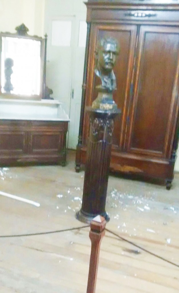 Quarto do Julio de Castilhos teve as janelas quebradas