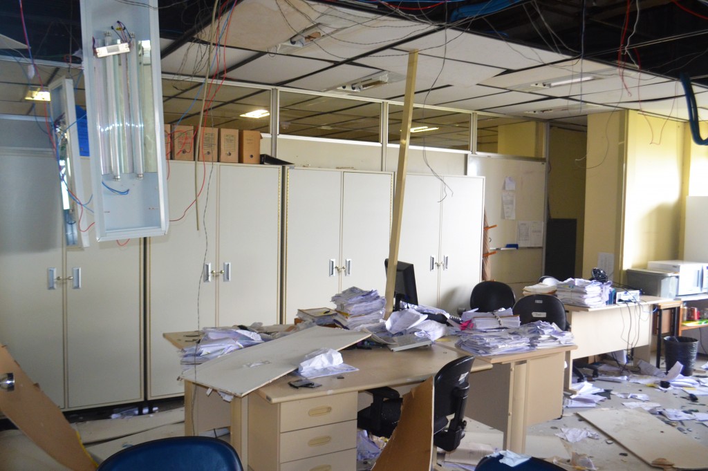 Imagens dos danos na sala da Assessoria Jurídica