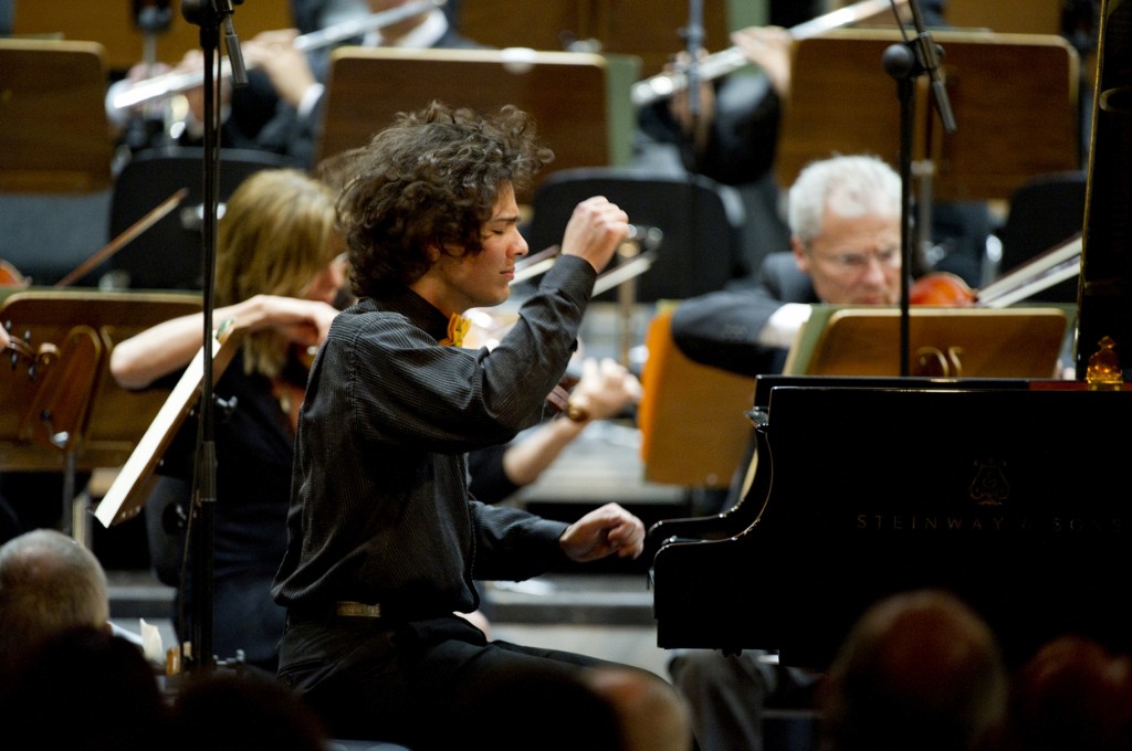 O pianista brasileiro Fabio Martino executará o Concerto para piano e trompete n°1, de Shostakovich, no palco do Theatro São Pedro, em Porto Alegre<br />Foto: Ralph Wischnewski