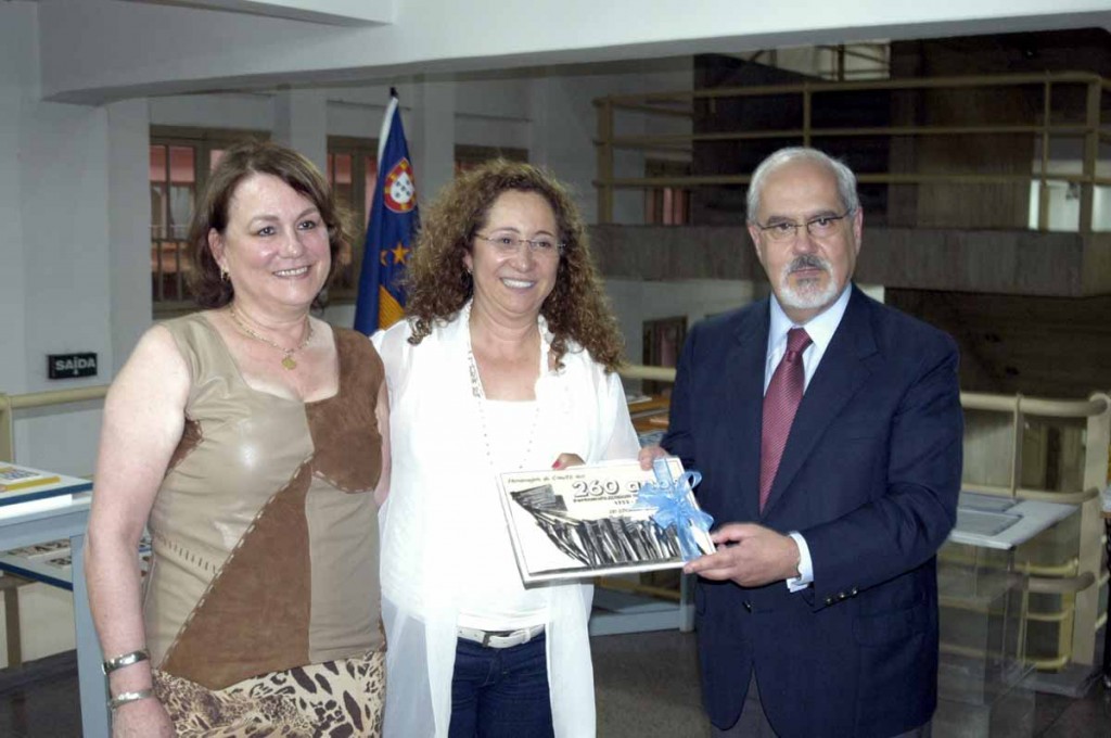 Artesã Mara da Graça e secretários Abgail Pereira e Assis Brasil