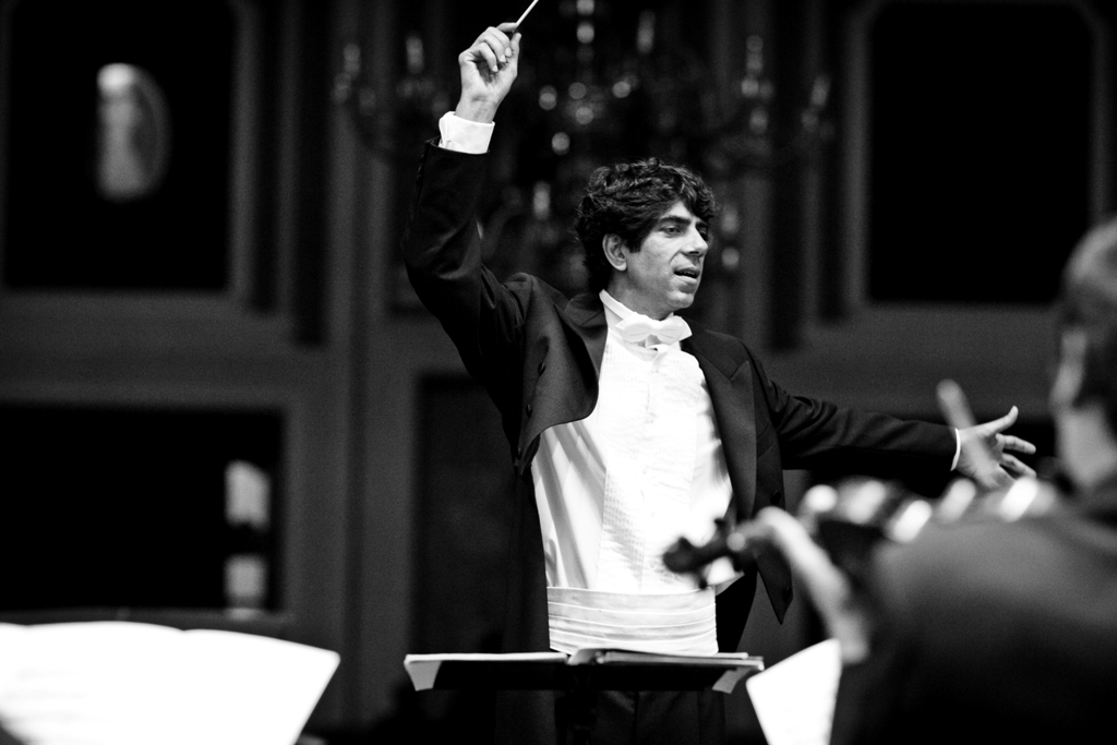 Diretor Artístico a OSPA, maestro Tiago Flores rege concertos especiais de nata- Foto: Nathan Carvalho