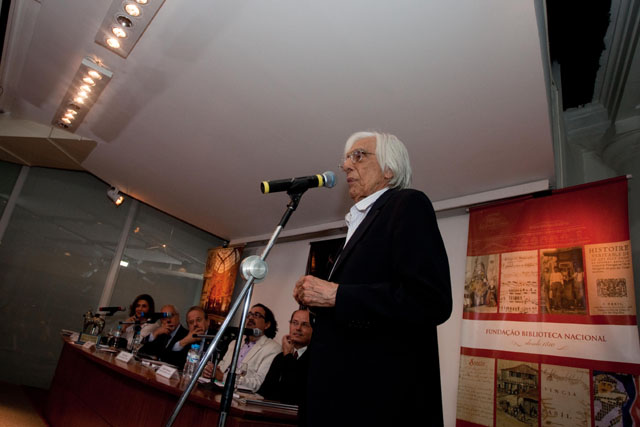 Ferreira Gullar agradeceu o prêmio e a escolha do local para a cerimônia da entrega. Foto: Caco Argemi