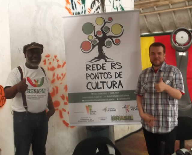 João Pontes, coordenador dos Pontos de Cultura da Sedac, e Girô Prudêncio ministram oficinas nos Território de PAZ