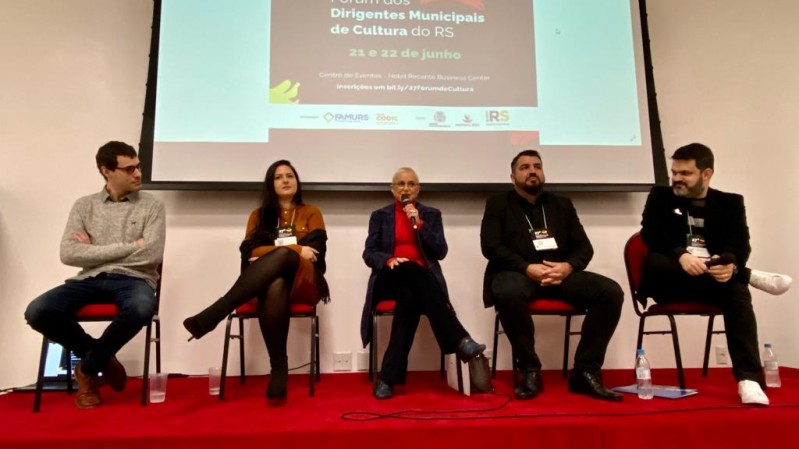 Secretária Bia Araujo falou durante a abertura do Fórum