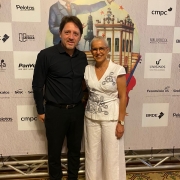 Beatriz Araujo e o maestro Evandro Matté