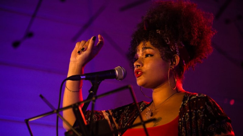 Stephanie Soeiro é cantora e compositora desde os oito anos de idade