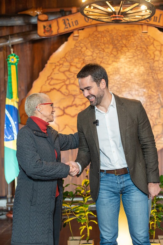 Secretária Beatriz Araujo com o governador Eduardo Leite