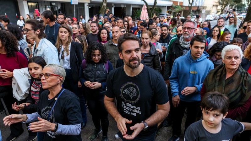 Governador e Bia caminhando