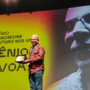 51º Festival de Cinema de Gramado - Homenageado Prêmio "SEDAC/IECINE - O Futuro Nos Une" Glênio Póvoas entregue por Danilo Fantinel, Presidente da ACCIRS