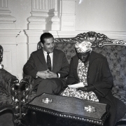 Visita da escritora Carolina Maria de Jesus ao governador Leonel Brizola