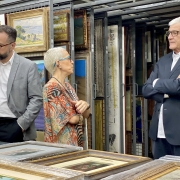 Secretária Beatriz Araujo conversa com o colecionador Heitor Bergamini 