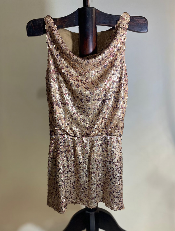 A doação do vestido foi realizada em setembro de 2023, durante a Primavera dos Museus