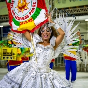 Escola Império do Sol leva cultura e história de São Leopoldo para avenida, destacando Bicentenário da Imigração Alemã