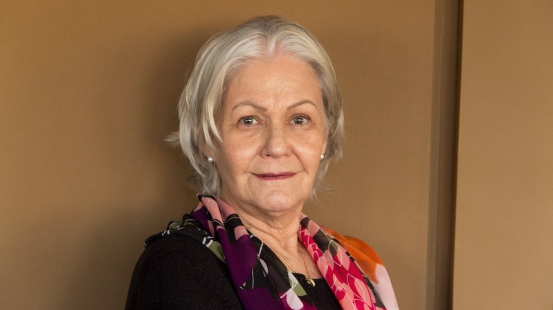 4 e 5) A pesquisadora Christa Berger, fotografada por Marco Nedeff
