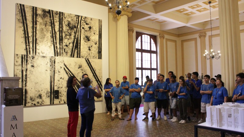 Em abril, será retomado o projeto Mediação em Libras (foto)