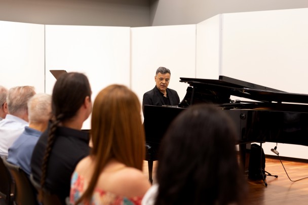 Pianista Max Uriarte   crédito Vitória Proença, divulgação OSPA