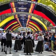 Os eventos são promovidos por instituições e entidades públicas e privadas para celebrar o intercâmbio cultural