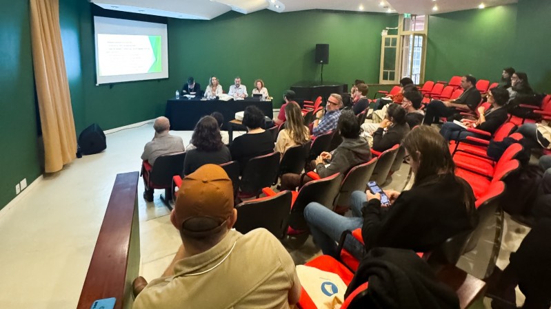 Primeira mesa do encontro, “Literatura e a Ditadura”, foi coordenada por Antônio Hohlfeldt