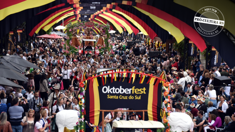 Desfile temático na Oktoberfest de Santa Cruz do Sul