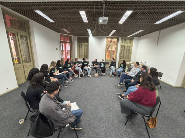 Roda de conversa no encontro de boas-vindas aos estagiários