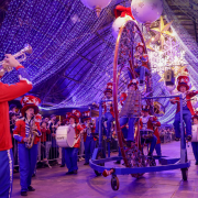 Apresentação natalina na noite de abertura do Natal Luz