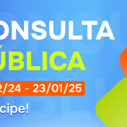 Sobre fundo azul com detalhes em verde e laranja, há, em destaque, o título "CONSULTA PÚBLICA". Abaixo, o período de realização, "03/12/24 - 23/01/25" e, mais abaixo, "Participe!".