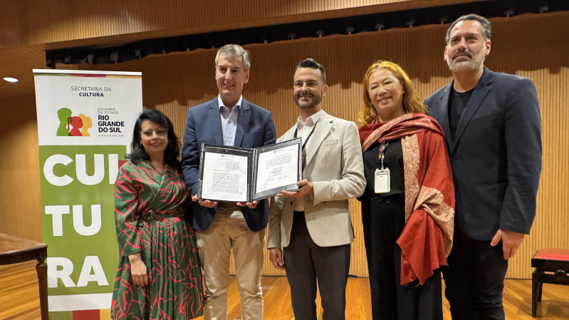 O ato de assinatura foi realizado na Sala de M&uacute;sica do Multipalco Eva Sopher