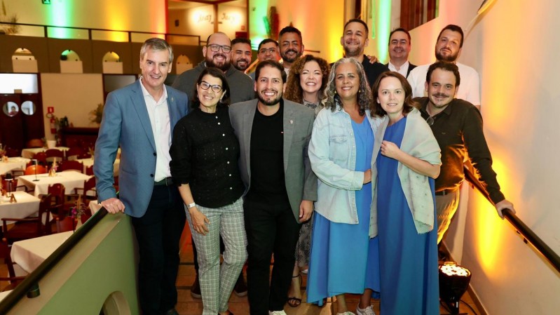 Secret&aacute;rios e Dirigentes de Cultura posam para foto.