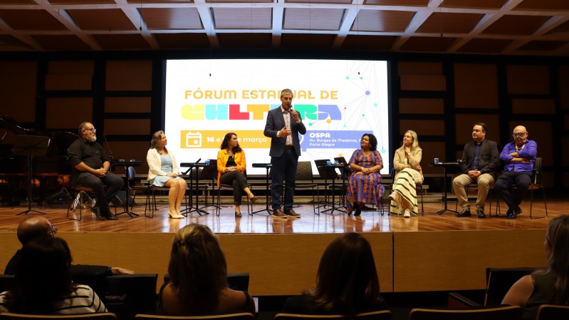 O secret&aacute;rio da Cultura, Eduardo Loureiro, participou da mesa de abertura do evento