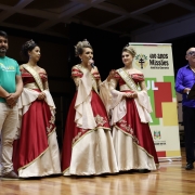 Soberanas divulgam evento no palco
