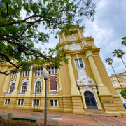 Pr&eacute;dio do MARGS, localizado na Pra&ccedil;a da Alf&acirc;ndega, no Centro Hist&oacute;rico de Porto Alegre