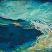 A imagem apresenta uma composição abstrata com aparência de pintura em pinceladas fluidas e expressivas. Predominam tons de azul, turquesa, verde-água, branco e alguns toques sutis de amarelo, laranja e rosa. Na parte superior, há uma extensa área em tons claros de azul-esverdeado, com pinceladas onduladas que sugerem movimento semelhante ao da água. À esquerda, uma faixa escura azul-marinho atravessa a imagem na diagonal, criando contraste com as áreas mais claras. A região central é marcada pela transição entre áreas escuras e claras, com formas irregulares e borradas que remetem a reflexos ou correntes líquidas. No lado direito, uma grande faixa clara em tons de branco, creme e verde suave faz uma curva pronunciada, parecendo um fluxo de água ou espuma sendo arrastada por uma corrente. A parte inferior esquerda é dominada por um azul profundo, conferindo sensação de profundidade. As pinceladas são largas, suaves e misturadas, produzindo uma textura dinâmica e orgânica. O contraste entre os azuis escuros e os tons claros cria a impressão de movimento e profundidade.