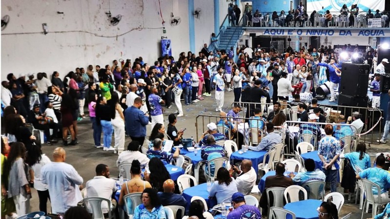Foto de evento lotado na quadra de Bambas da Orgia