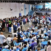 Foto de evento lotado na quadra de Bambas da Orgia