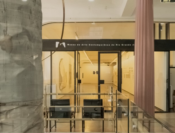 Fachada da Galeria Sotero Cosme, no 6º andar da CCMQ