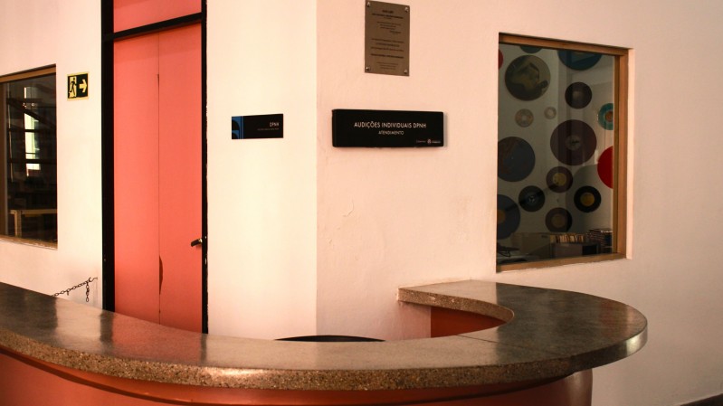 Sala da Discoteca P&uacute;blica Natho Henn, no 4&ordm; andar da CCMQ