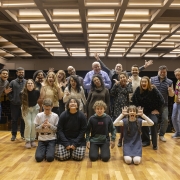 Foto do elenco da &oacute;pera no palco da Casa da Ospa