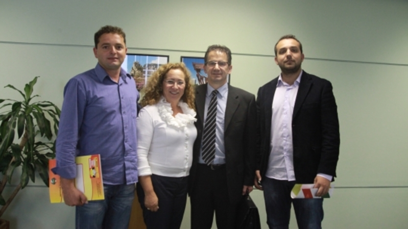 20130424171755max136382299820-03-prefeito-de-riozinho-e-equipe-na-setur-foto-solange-brum-052.jpg