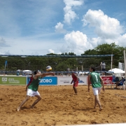 Dupla do vôlei de praia masculino, João Costa e Nícolas Schosler, em partida contra dupla baiana