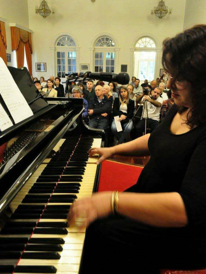 Dionara Schneider é pianista e atua na docência musical