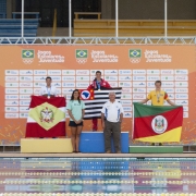 Vinícius Molz com o bronze da natação - 1500m livres