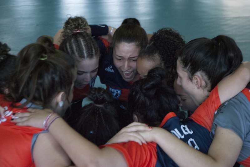 A equipe feminina, do Colégio Gusch de São Leopoldo, disputa o ouro com a delegação de São Paulo